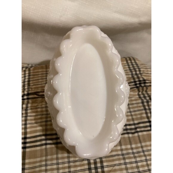 Vintage Westmoreland Milk Glass Grape & Vine Split Handle Basket/Candy Dish - Picture 11 of 12